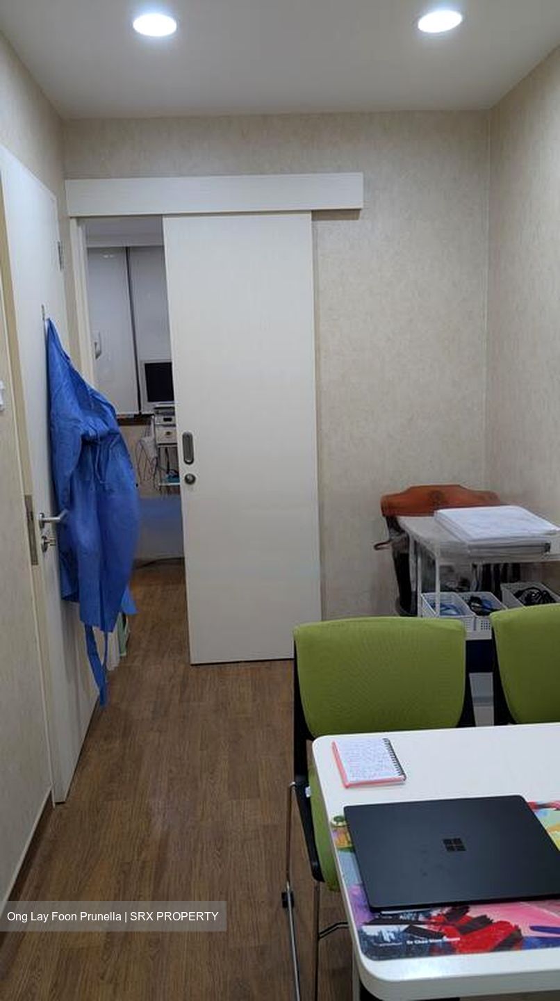 Gleneagles Hospital (D10), Retail #504272181